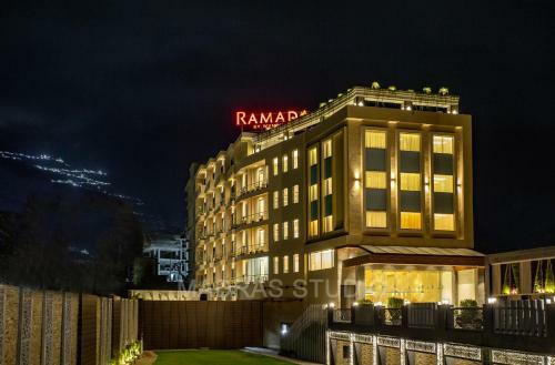 Hotel Ramada By Wyndham Katra Station Road