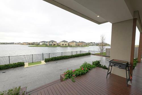 Luxury Waterfront Villa Bbq Cafe Wifi Great Views 5brm