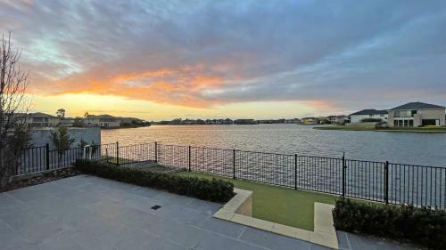 Luxury Waterfront Villa Bbq Cafe Wifi Great Views 5brm