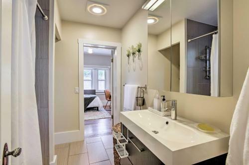 Evolve Chic Denver Home With Grill, 5 Mi To Dtwn!