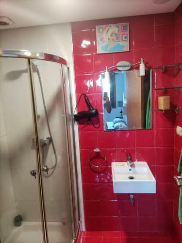 Apartamento Piso Con Terraza, Garaje Cerca De La Playa Rodeira