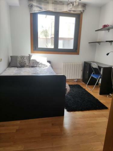 Apartamento Piso Con Terraza, Garaje Cerca De La Playa Rodeira