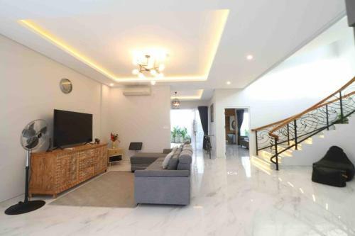 Luxury 5br Villa With Ocean, Mountain Ricefield Views