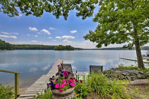 Lakefront Cottage With Covered Porch And Dock!