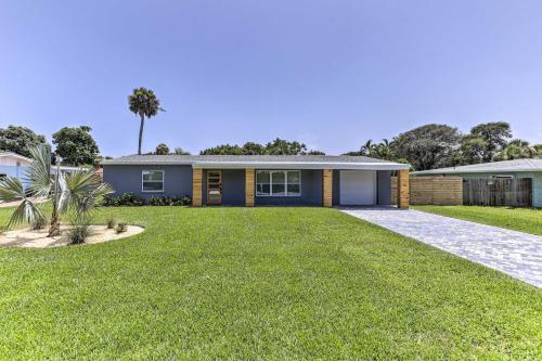 Beach House With Outdoor Kitchen, Walk To Coast