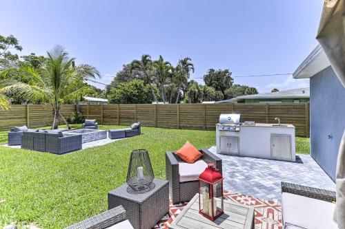 Beach House With Outdoor Kitchen, Walk To Coast