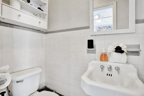 Stylish Hollywood Retreat 5br W Heated Pool