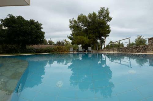 Holiday Sea View Apartment With Garden And Shared Pool