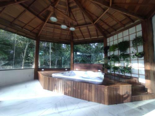 Casa Cocais-ibi�na-piscina Climatizada, Jacuzzi & Sauna