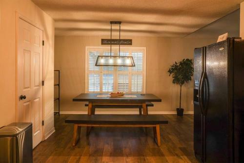 Pool House, Short Drive To Beach, Grill, Smart Tv