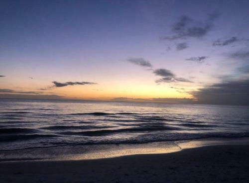 Beachy 3b/2ba Getaway! Minutes To Beaches/downtown