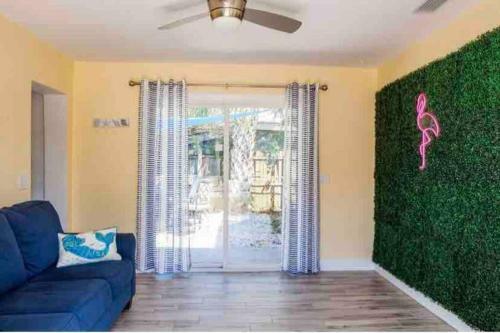 Beachy 3b/2ba Getaway! Minutes To Beaches/downtown