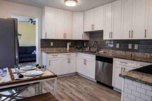 Beachy 3b/2ba Getaway! Minutes To Beaches/downtown
