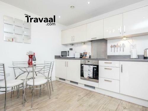Travaal.�om - 2 Bed Serviced Apartment Farnborough