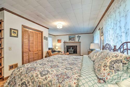 Serene Misty Vale Home With Game Room, Grill!