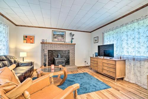Serene Misty Vale Home With Game Room, Grill!