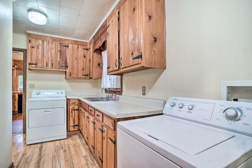 Serene Misty Vale Home With Game Room, Grill!