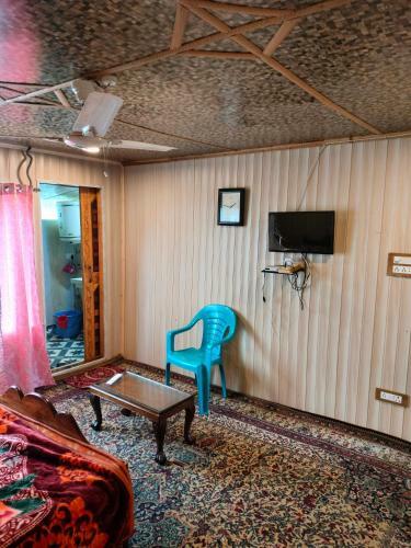 Exotic Young Shreen Houseboat