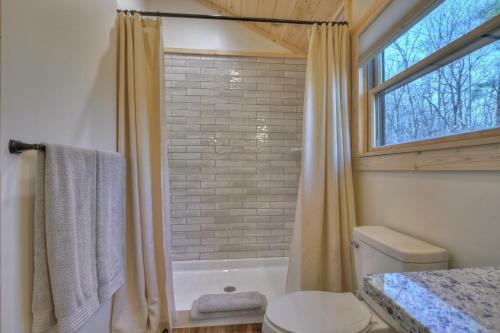 Hoot Owl Cottage - Hot Tub!