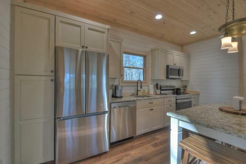 Hoot Owl Cottage - Hot Tub!