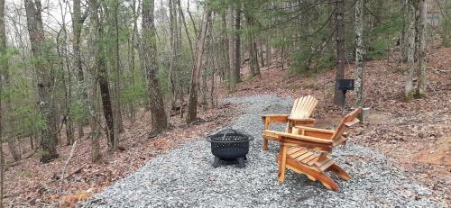 Hoot Owl Cottage - Hot Tub!