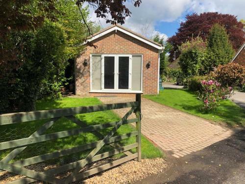Immaculate 2-bed House In High Wycombe Hp14
