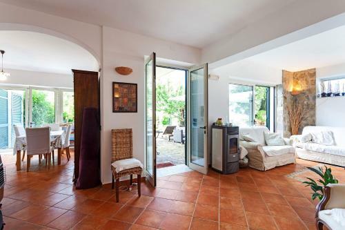 Amore Rentals - Villa The Stone On The Sea