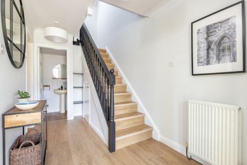 Abbey Villa - Stylish House - Central With Parking