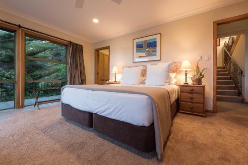 Lodge Cliff Edge By The Sea