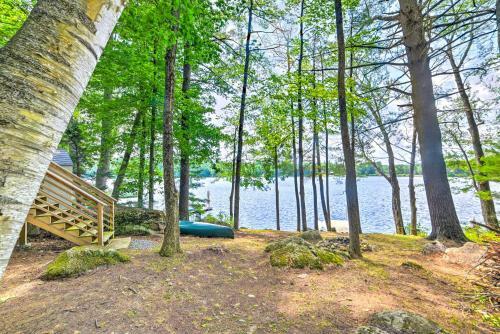 Lakefront Getaway - On-site Fishing And Canoe!