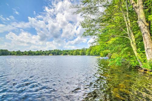 Lakefront Getaway - On-site Fishing And Canoe!