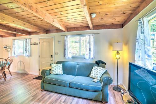 Lakefront Getaway - On-site Fishing And Canoe!