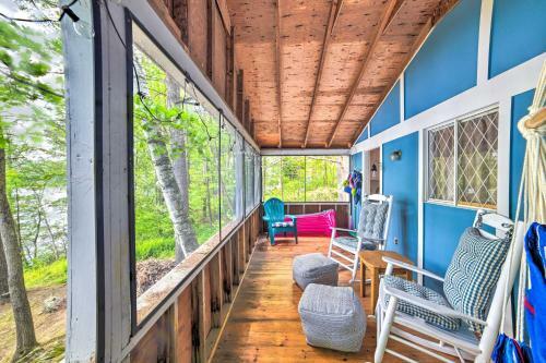 Lakefront Getaway - On-site Fishing And Canoe!