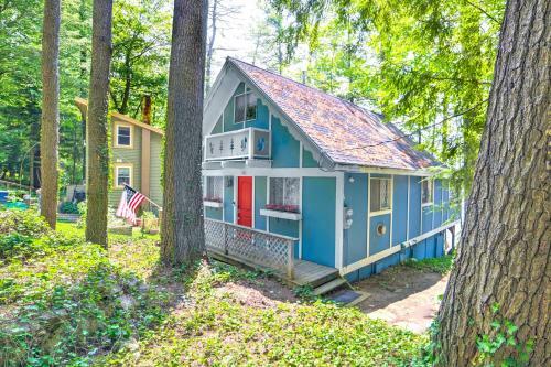 Lakefront Getaway - On-site Fishing And Canoe!