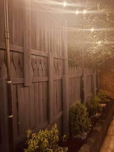 1850s Historic Row House 7min Train To Nyc With Private Backyard
