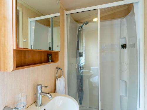 Pass The Keys Delightful 3 Bedroom Caravan With On-site Pool