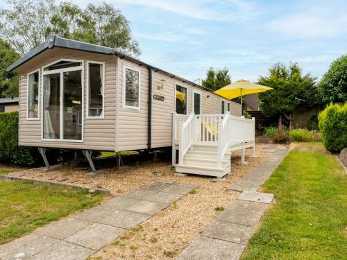 Pass The Keys Delightful 3 Bedroom Caravan With On-site Pool