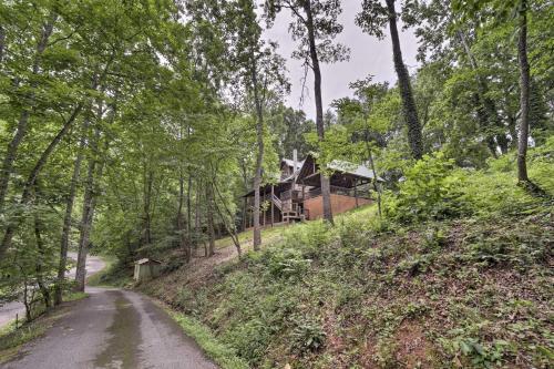Franklin Cabin Surrounded By Smoky Mountains!