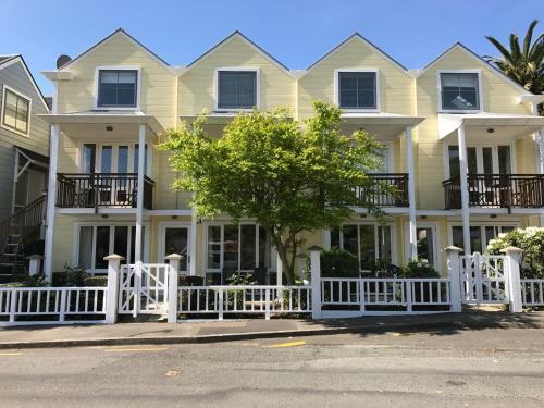 Bruce Waterfront Apartments