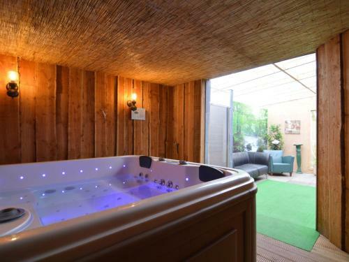 Luxury Holiday Home With Jacuzzi In Noordbeemster