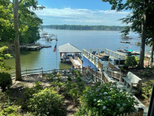 New! Reel Paradise On Lake Norman