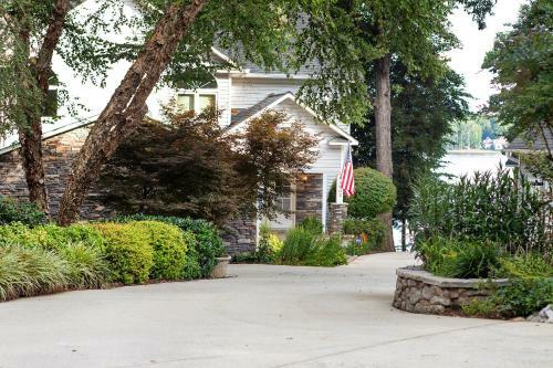 New! Reel Paradise On Lake Norman