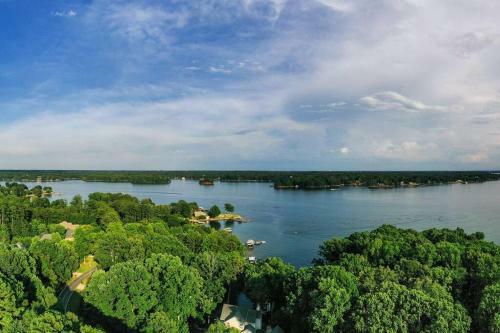 New! Reel Paradise On Lake Norman