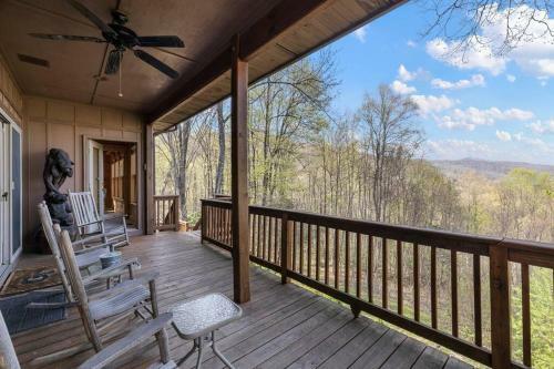 Mountain Retreat With Hottub And Views