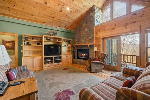 Mountain Retreat With Hottub And Views