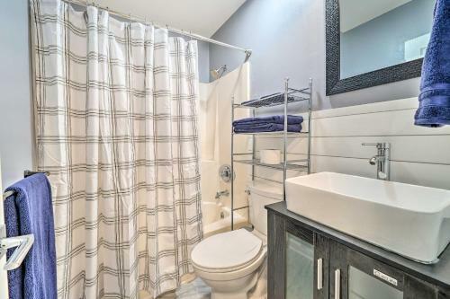 Modern Wilmington Getaway About 6 Mi To Beaches!