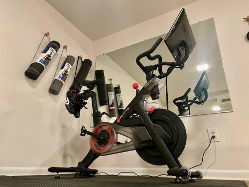 Nashville Oasis: Gym, Golf, Yard, Prime Location
