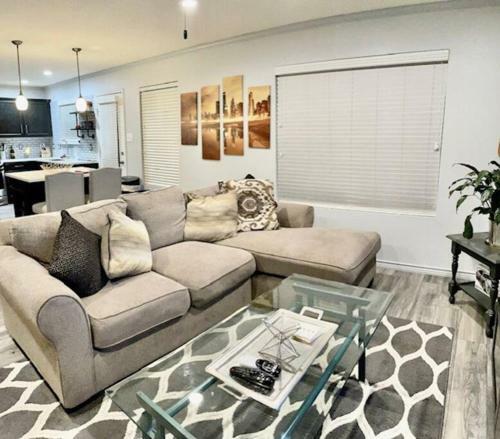 Centrally Located In Dfw 3br Close To Stadiums!