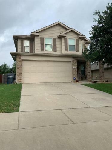 Centrally Located In Dfw 3br Close To Stadiums!