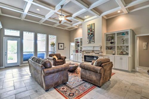 Luxe Granbury Abode With Pool About 4 Mi To Lake!